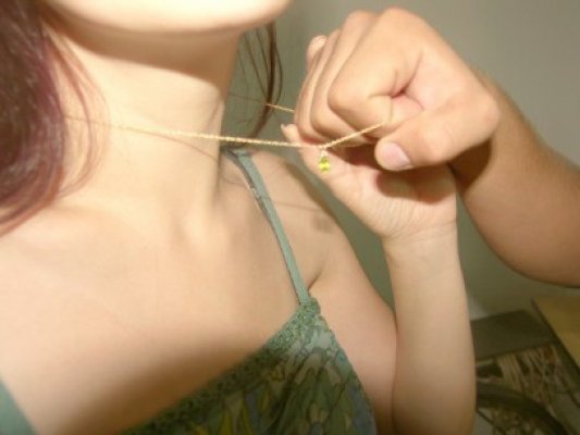 Trei minori au tăbărât pe o femeie, în Tomis III: i-au furat lanţul de la gât